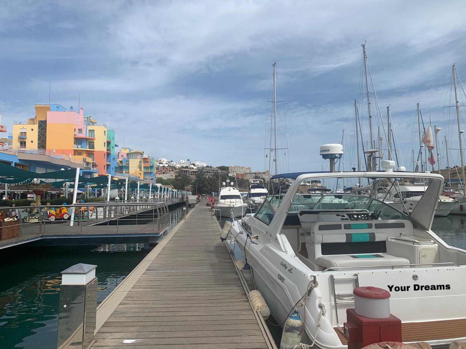 Sea Ray Sundancer in Marina de Albufeira